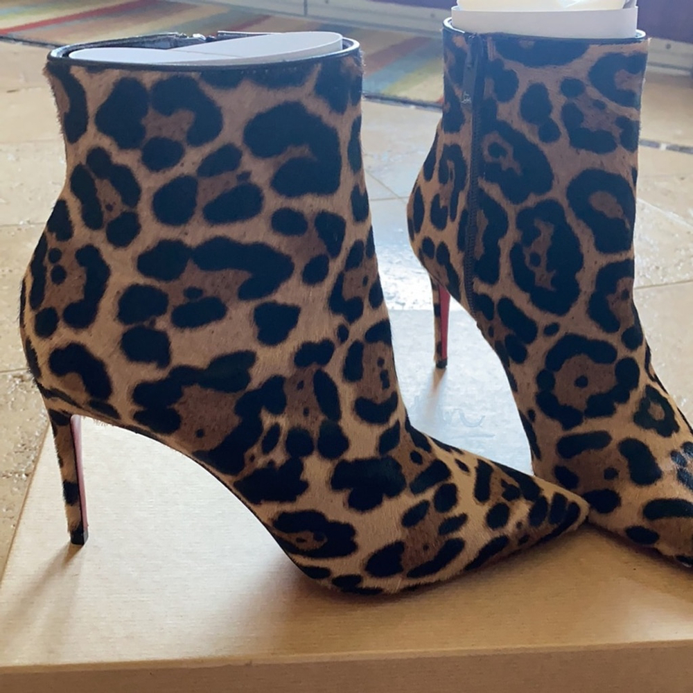 ✨Host Pick✨Christian Louboutin (authentic)So Kate booties - Picture 2 of 9